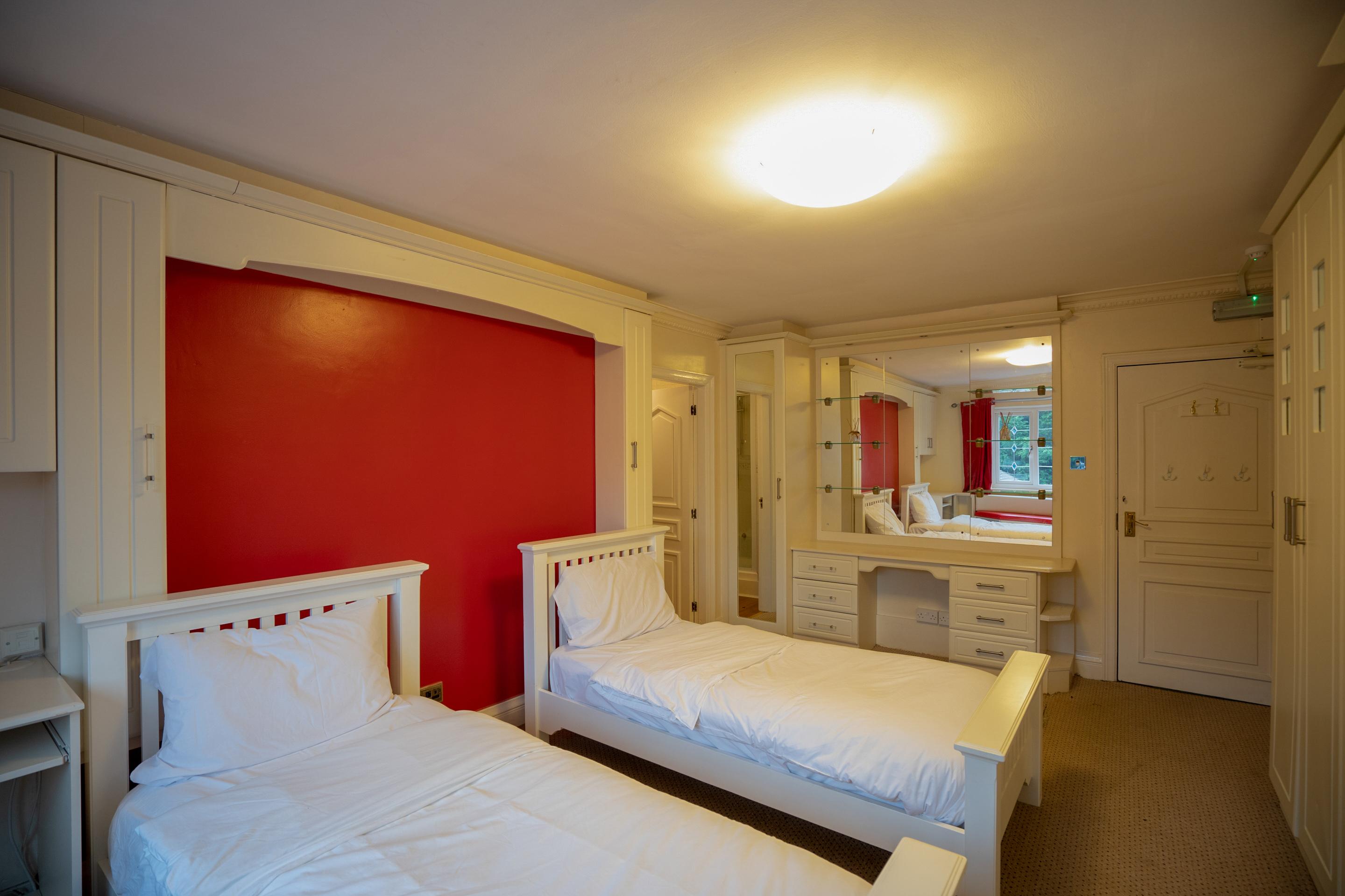 Oyo Oakcroft Guest House Manchester Airport Ringway Экстерьер фото