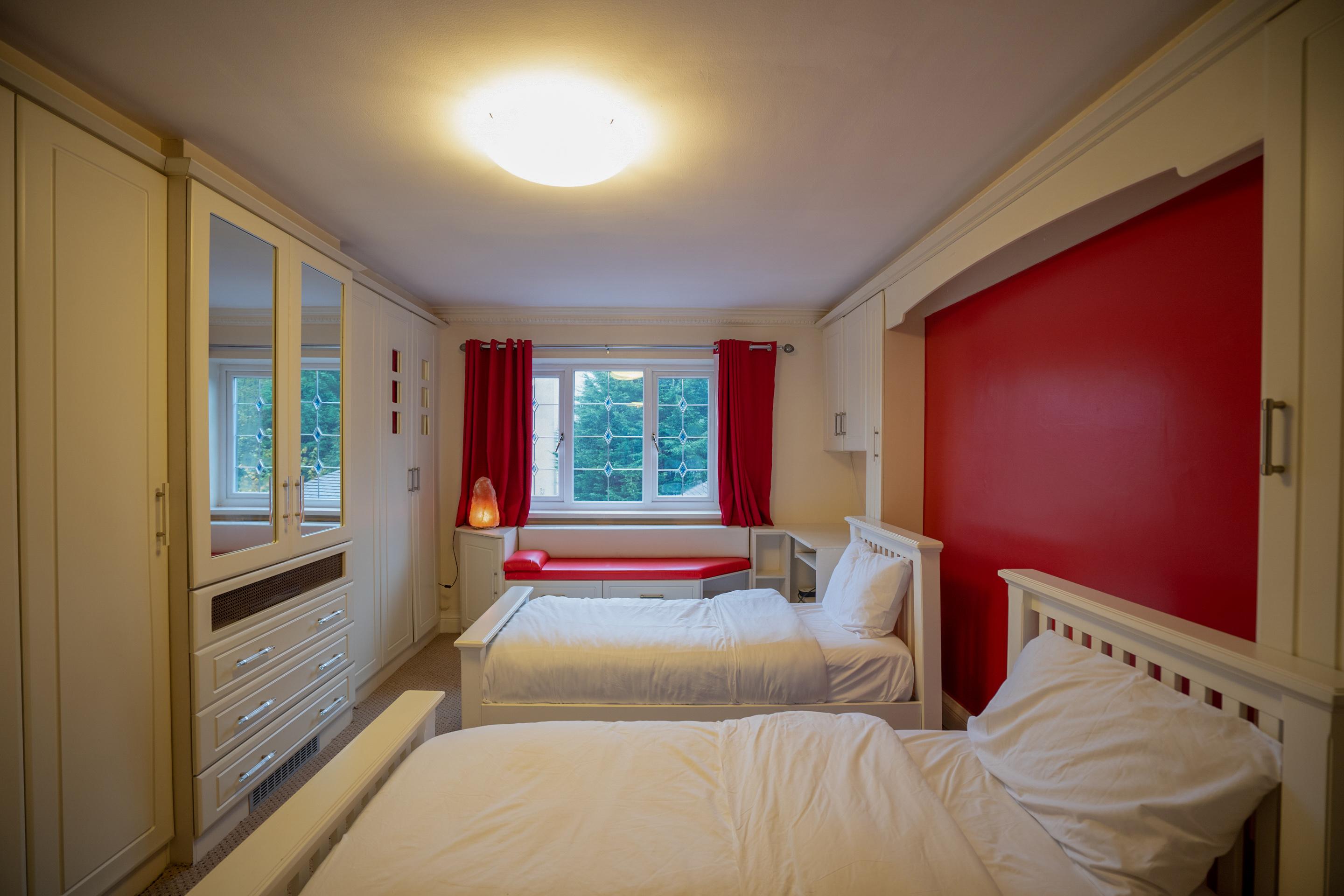 Oyo Oakcroft Guest House Manchester Airport Ringway Экстерьер фото