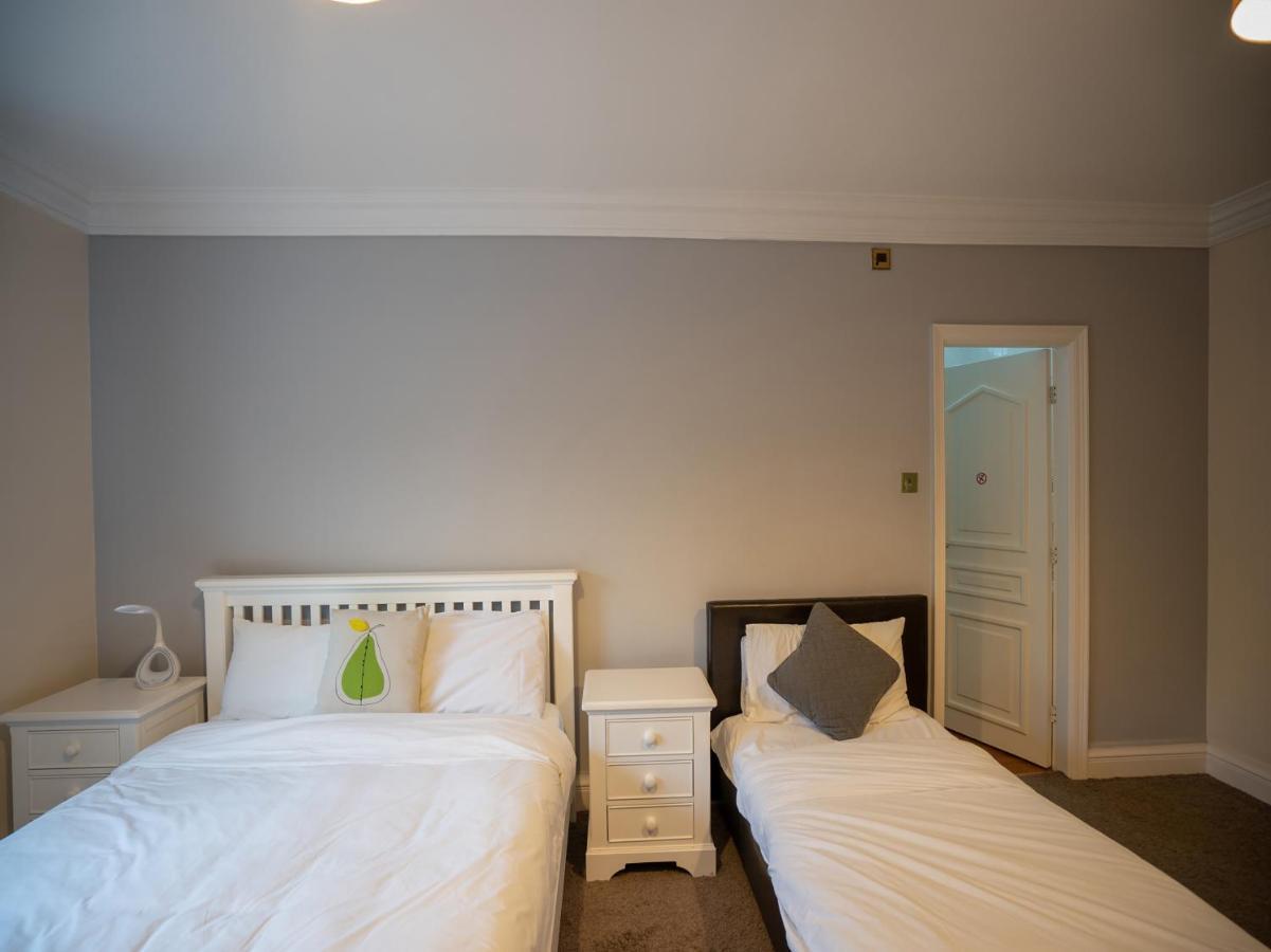 Oyo Oakcroft Guest House Manchester Airport Ringway Экстерьер фото