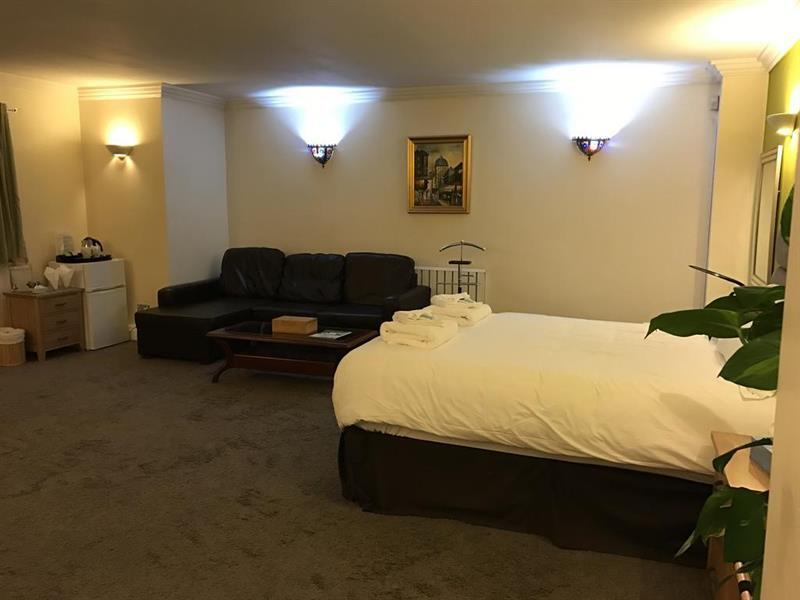Oyo Oakcroft Guest House Manchester Airport Ringway Экстерьер фото